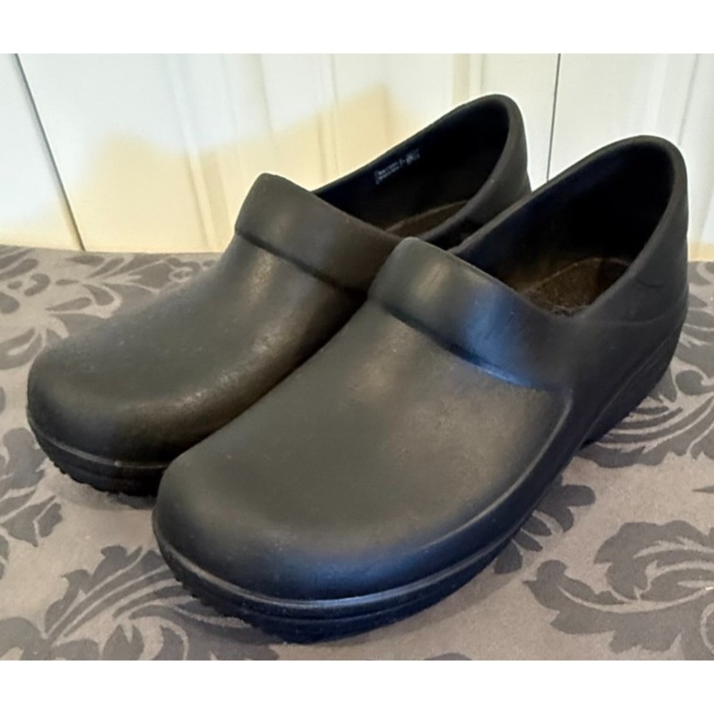 Crocs Bistro Work Clogs Black Slip Resistant W8 Unisex Slip On